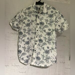 Howe size small men’s short sleeve button down shirt.